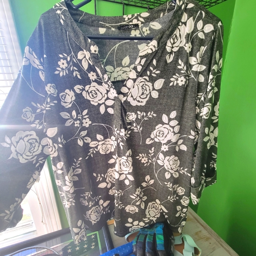 Stitch Fix brand Olive and roses print, stretch